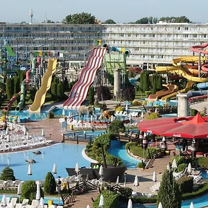 Aqua Nevis & Aqua Park סאני ביץ'